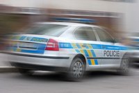 Přestřelka jako z akčního filmu u Prahy: Policie při honičce zasáhla ujíždějícího řidiče