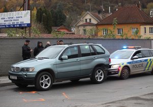 Policicisté naháněli nezdárného řidiče. Sám přitom volal na tísňovou linku 112. (14. listopad 2023)