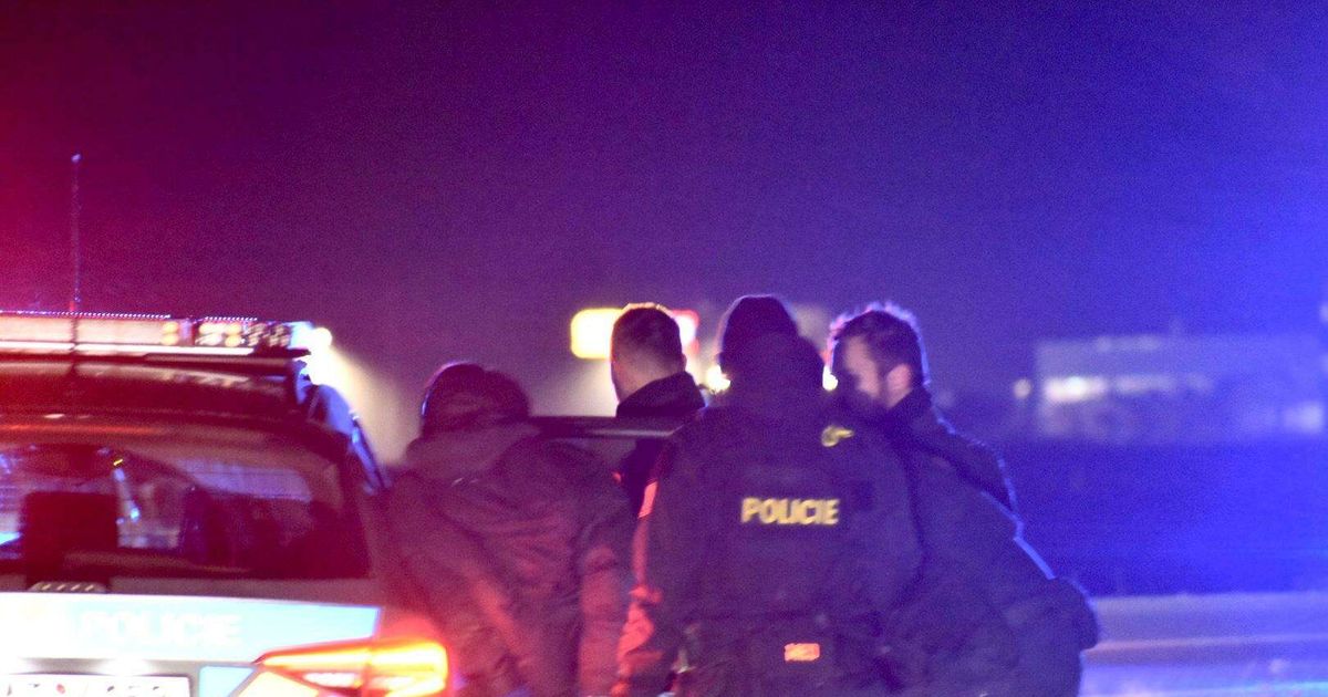 ¡Un hombre que estaba ebrio de drogas saltó al auto del misionero y se fue! La policía lo atrapó en un campo en las afueras de Praga.