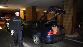 V autě policisté objevili léky, z nichž mohou být vyráběny drogy.