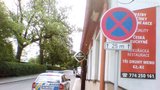 Zátah na borůvkové knedlíky: Policisté parkovali v zákazu zastavení