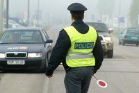 Policisté si vytipovávali řidiče luxusních aut: Brali od nich úplatky