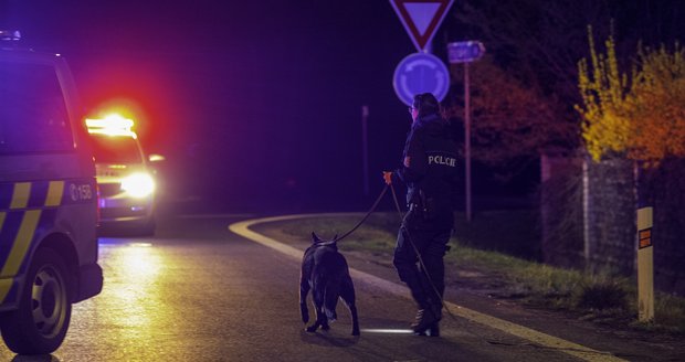 Policie pátrá u Lipna po dvou mužích: Pravděpodobně jsou ozbrojeni!