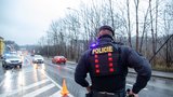 Policisté pátrali po dvojici nebezpečných mužů, obtěžovali dítě! Neuvěříte, jak to dopadlo 