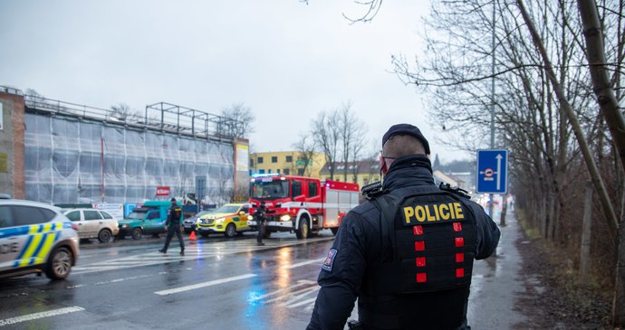 Drama v Příbrami: Záchranáři zasahují u zavalených dělníků!