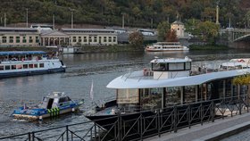 Účastníky mezinárodní konference Interpolu z řad protidrogových expertů vzali na vyhlídkovou plavbu na Vltavě.