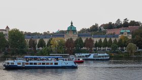 Účastníky mezinárodní konference Interpolu z řad protidrogových expertů vzali na vyhlídkovou plavbu na Vltavě.