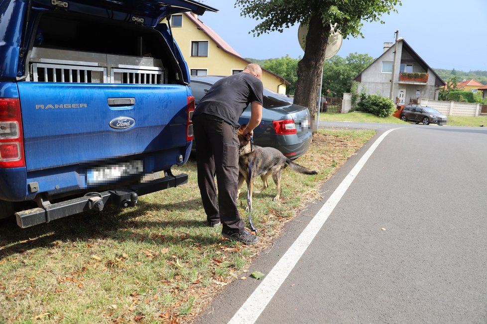 Policie pátrá v bydliště 7 let pohřešované Jany Paurové. Na místě pracuje i pes speciálně vycvičený na hledání mrtvol.