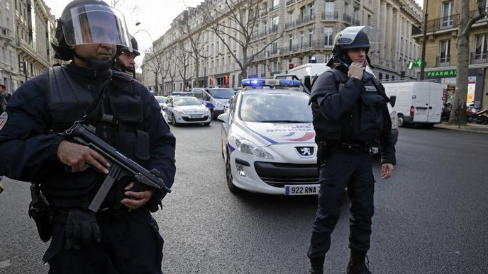 Policie je v Paříži v pohotovosti.