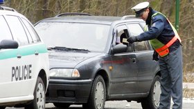 Policisté dnes ráno učinili hrůzný nález. V Praze na Chodově objevili v kufru podezřelého auta tělo mrtvé ženy (ilustrační foto)