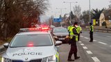 Kontroly Čechů v karanténě mohou začít: U Blatného se dohodli s policisty, pomůžou hygienikům