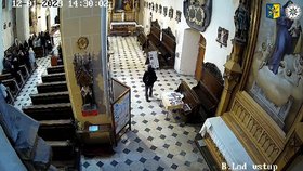 Zloděj kradl během svatebního obřadu v Kroměříži. (prosinec 2023)
