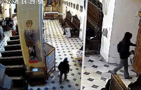Bizarní krádež v kroměřížském kostele: Nezvaný host během svatebního obřadu odnesl fotoaparát, natočila ho kamera