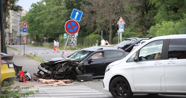 Policejní kontrola se na Smíchově zvrtla v honičku, řidič pobývá v Česku nelegálně.
