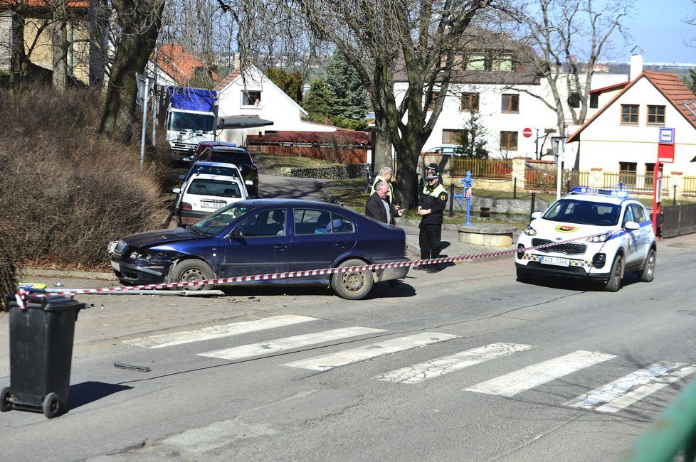 Policisté stříleli po ujíždějícím trestanci, pátrá po něm vrtulník.