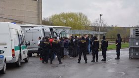 Kriminalisté provedli zátah v Dobřejovicích a Uhříněvsi, podle Blesk.cz kontrolovali cizince.