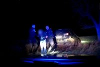 Drama na Brněnsku: Hledaný recidivista prchal před policisty v SUV i po poli