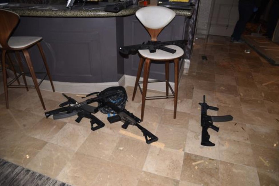 Policie zveřejnila nové fotografie z místa, kde se zastřelil útočník z Las Vegas Stephen Paddock.