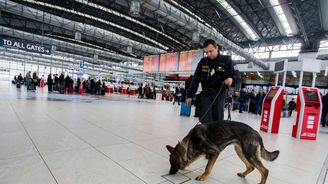 Policie kvůli hrozbě bombou uzavřela jeden z terminálů pražského letiště