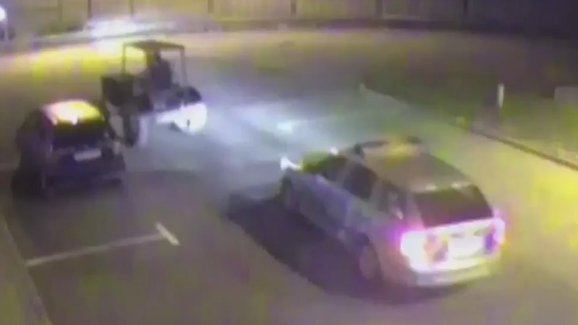 To nevymyslíš. Policejní hlídce na Svitavsku ujížděl… malotraktorem!