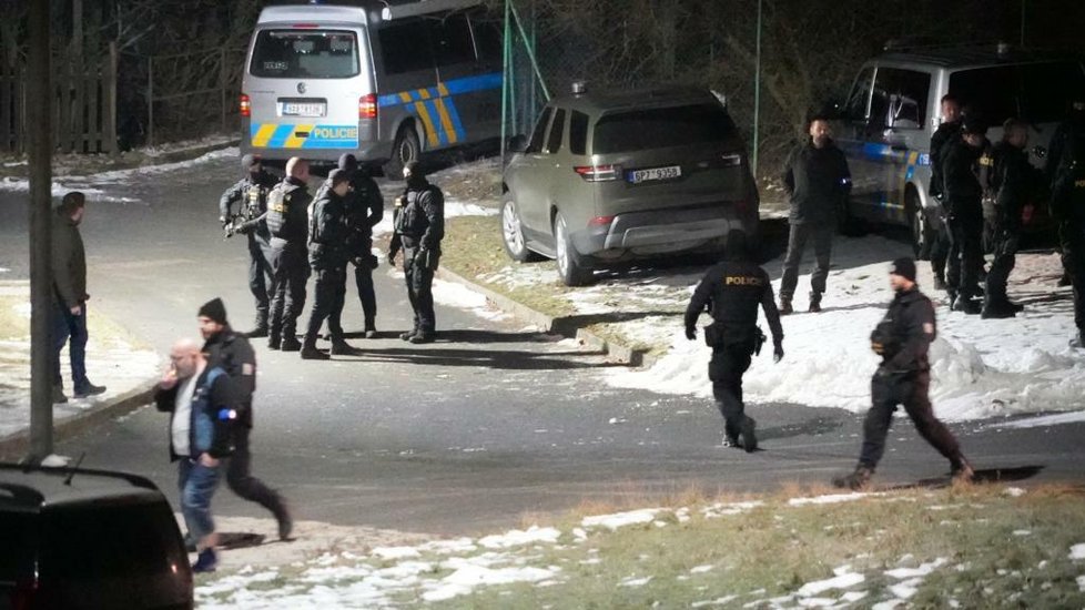 Policejní manévry u záchytného zařízení v Balkové na Plzeňsku.