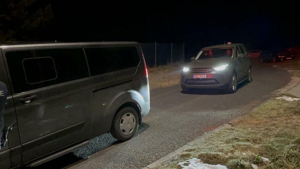 Policejní manévry u záchytného zařízení v Balkové na Plzeňsku.