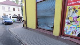 Mladík (19) z Olomoucka nezvládl řízení a naboural do domu.