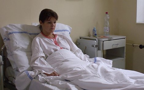 Simona Postlerová jako vraždkyně Elen ulehla dokonce na jednu z proleželých postelí.
