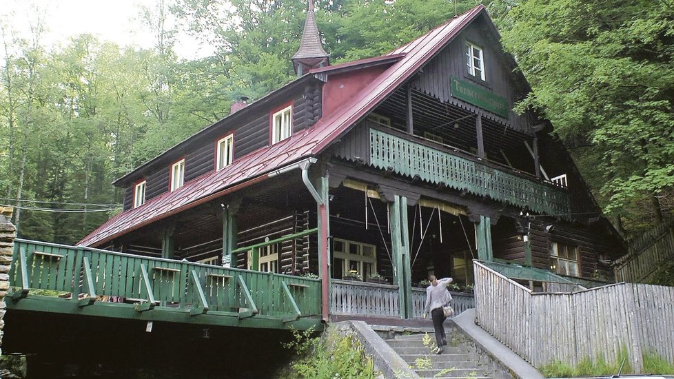 Stavba z roku 1932 se nachází v první zóně Národního parku Šumava.