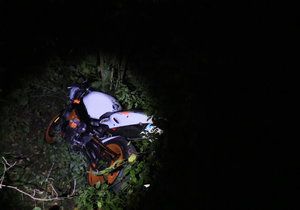 V ulici Rabakovské chtěli v úterý večer policisté zkontrolovat motocyklistu. Ten však se spolujezdcem začal před nimi ujíždět a nakonec se jim podařilo zmizet.