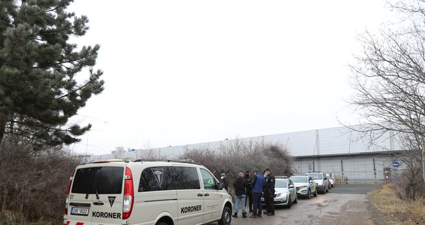 Policie 2. ledna vyjížděla k nálezu mrtvoly ve značném stadiu rozkladu na Zličíně.