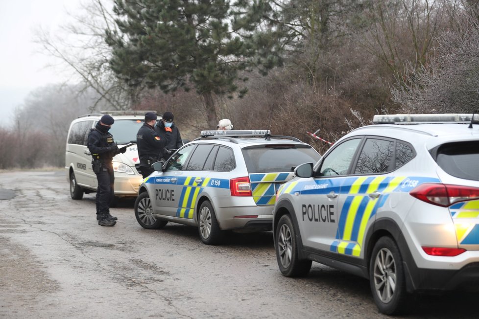 Policie 2. ledna vyjížděla k nálezu mrtvoly ve značném stadiu rozkladu na Zličíně.