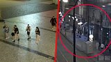 Brutální napadení v centru Prahy: Gauneři si vyšlápli na dva mladé muže, jednomu dupali po hlavě