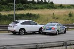 Policisté na Pražském okruhu zastavili řidičku, který nadýchala tři promile. Poté jim začala ujíždět a nabourala policejní auto.