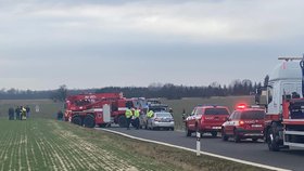 Smrtelná nehoda na Mladoboleslavsku: Po srážce s náklaďákem zemřel spolujezdec osobního auta!