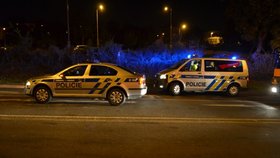 Policejní auta u dopravní nehody v Praze.