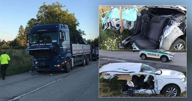 Kamion na Slovensku rozstřelil českou škodovku: Octavii rozpůlil na dva kusy!