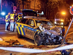 Kodiaq ve Vltavě zdaleka není jediná nehoda policistů. Máme těžko získatelná data