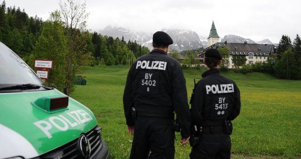 Šokující nález při policejní kontrole: Muž měl v kufru mrtvolu manželky!