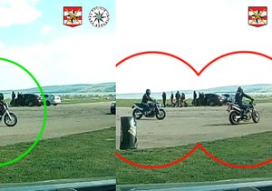 Policisté pátrají po motorkáři (zelené kolečko), může jim pomoci vyřešit vážnou nehodu, při níž se vážně zranili dva motorkáři (červené kolečko). Jedna žena navíc zemřela.