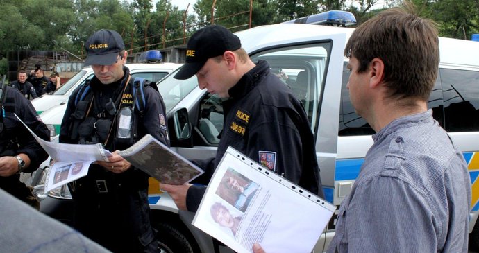 Chlapce hledalo 40 policistů, 6 strážníků, psovodi, hasiči a dobrovolníci