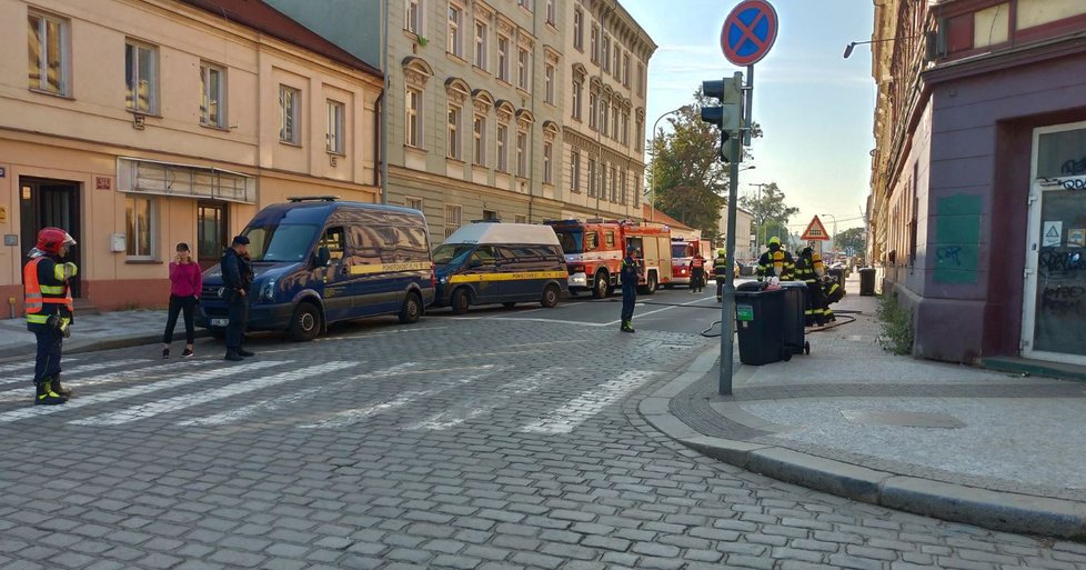 Křižovatka ulic U Výstaviště x Bubenská a přilehlé komunikace jsou uzavřeny pro veškerou dopravu, včetně MHD.