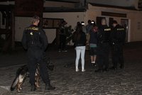 Dětský gang v Plzni brutálně napadl muže: Nebály se ani policistů