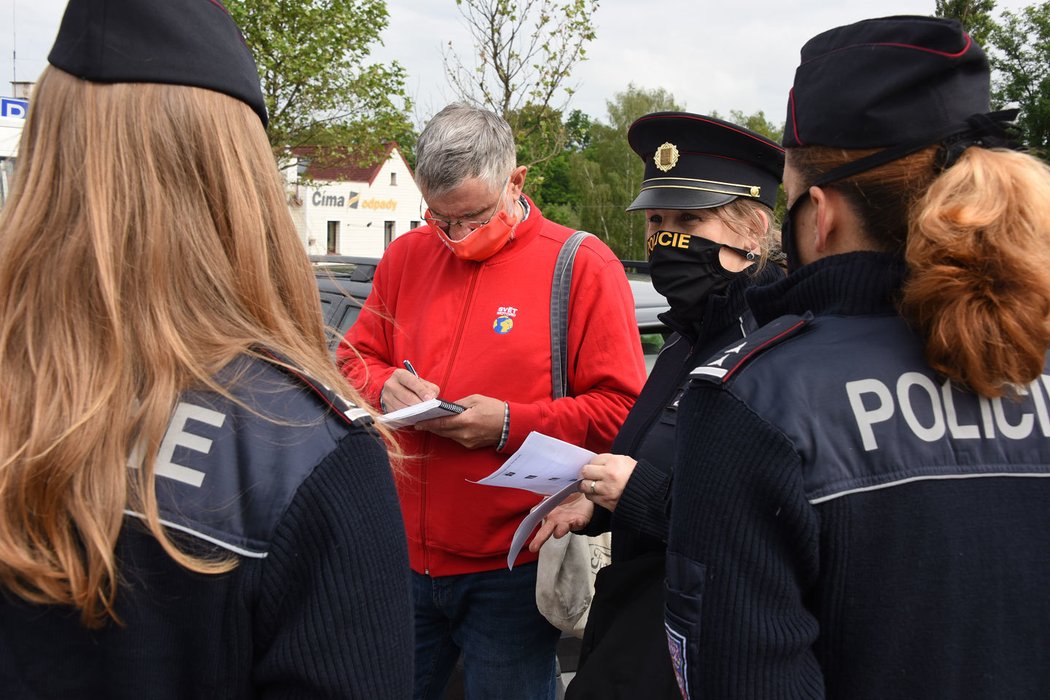 Dohled nad dopravou z policejního autobusu