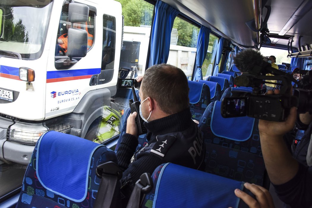 Dohled nad dopravou z policejního autobusu