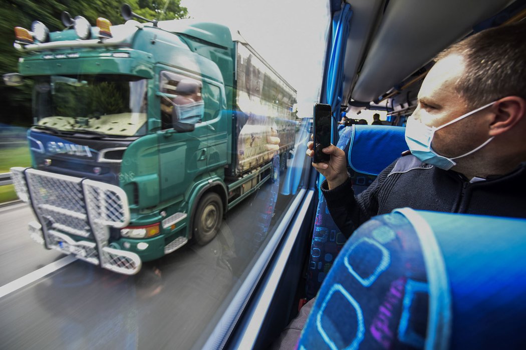 Dohled nad dopravou z policejního autobusu