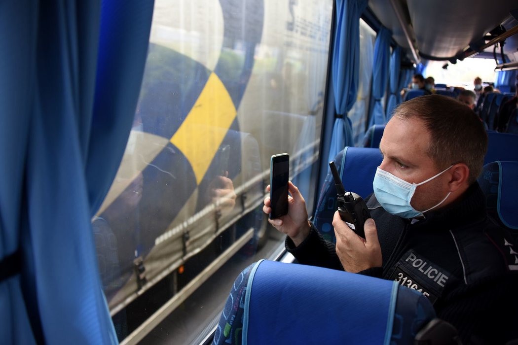 Dohled nad dopravou z policejního autobusu