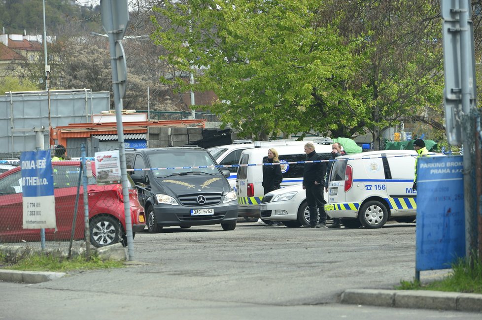 V Holešovicích se zřejmě zastřelil strážník městské policie.