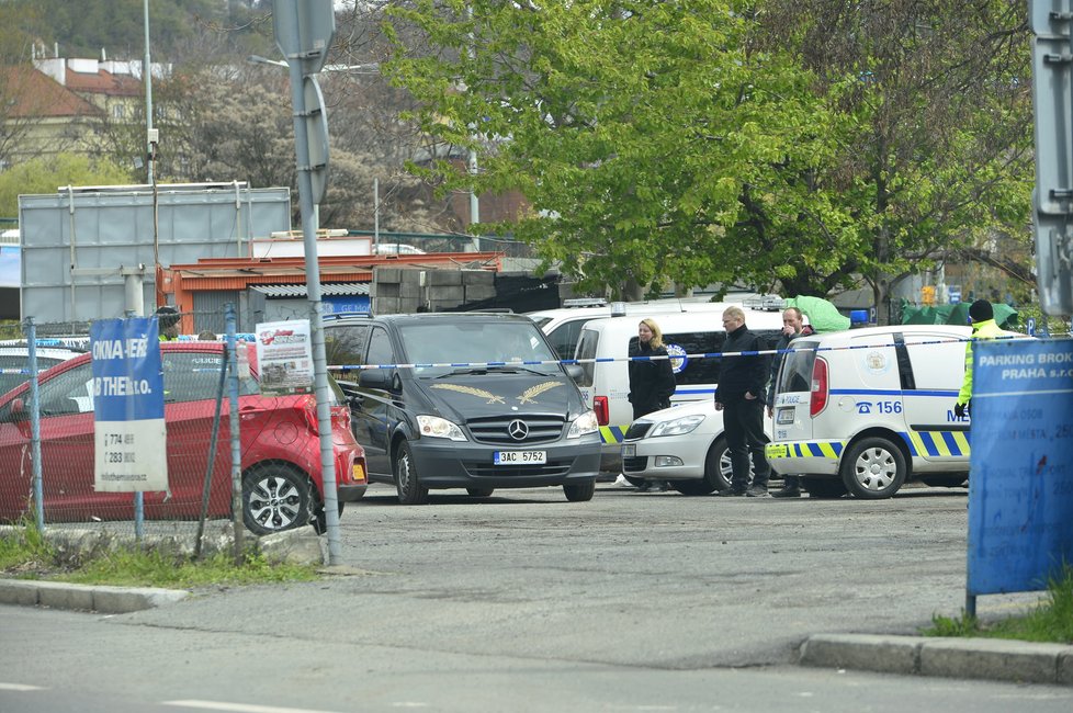 V Holešovicích se zřejmě zastřelil strážník městské policie.