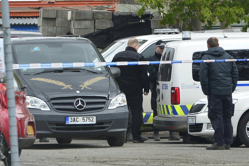 V Holešovicích se zřejmě zastřelil strážník městské policie.